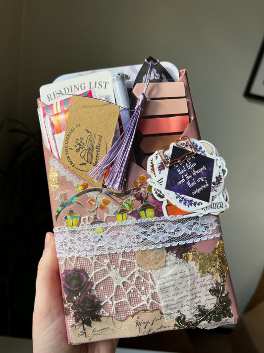 📚 Standard - Blind Date with a Book